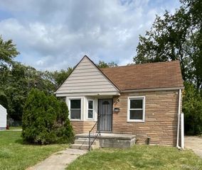 8210 Warwick Street, Detroit, MI 48228