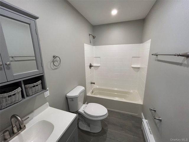 135 Gale Road upstairs, Mongaup Valley, NY 12762