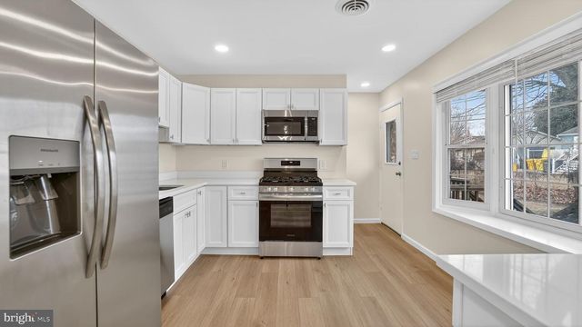 7922 CRAIN HWY S, Glen Burnie, MD 21061