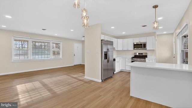 7922 CRAIN HWY S, Glen Burnie, MD 21061