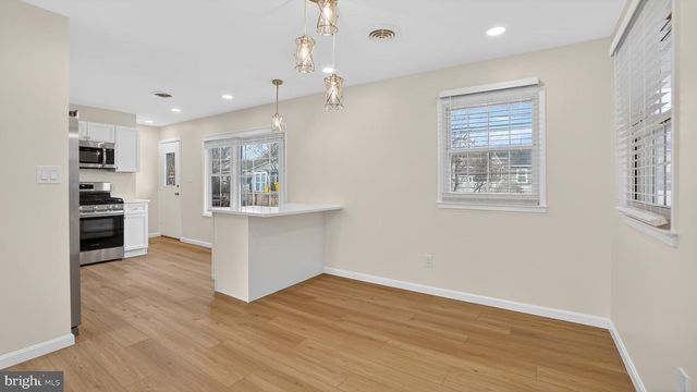 7922 CRAIN HWY S, Glen Burnie, MD 21061