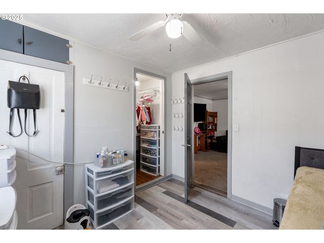 1508 E 12TH St, The Dalles, OR 97058