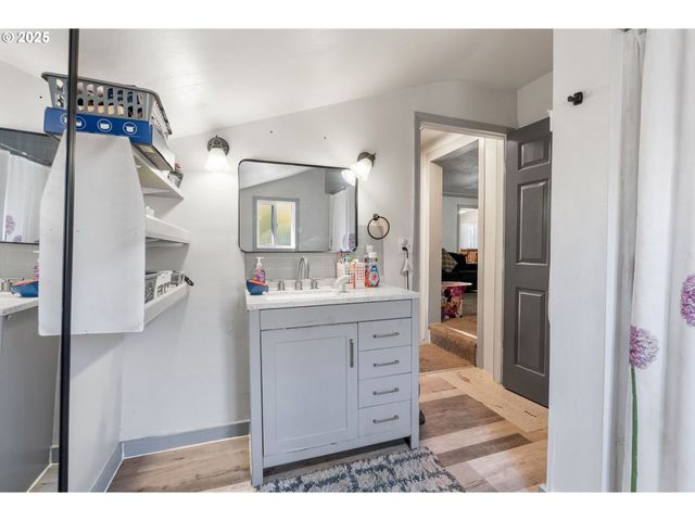 1508 E 12TH St, The Dalles, OR 97058