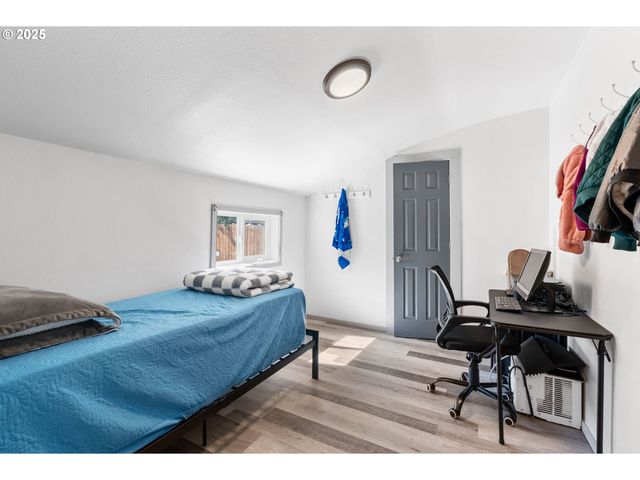 1508 E 12TH St, The Dalles, OR 97058