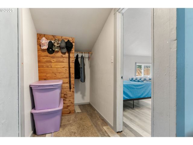 1508 E 12TH St, The Dalles, OR 97058