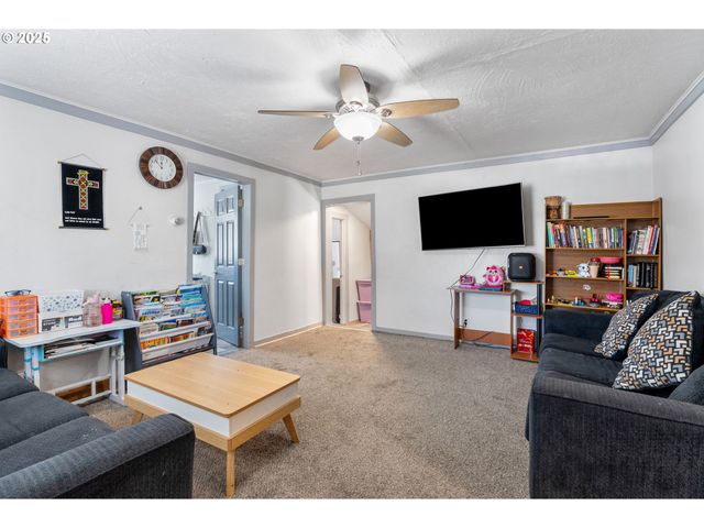 1508 E 12TH St, The Dalles, OR 97058