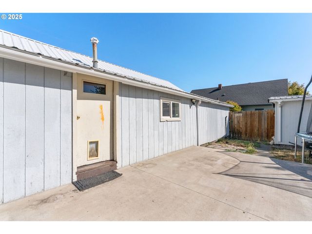 1508 E 12TH St, The Dalles, OR 97058