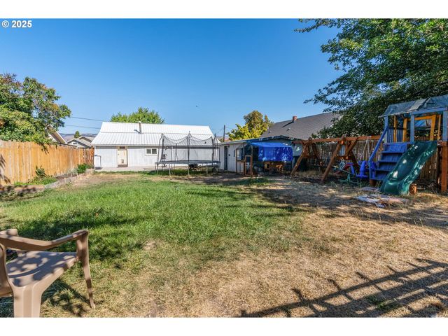 1508 E 12TH St, The Dalles, OR 97058