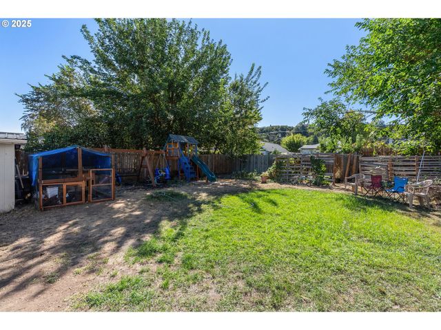 1508 E 12TH St, The Dalles, OR 97058