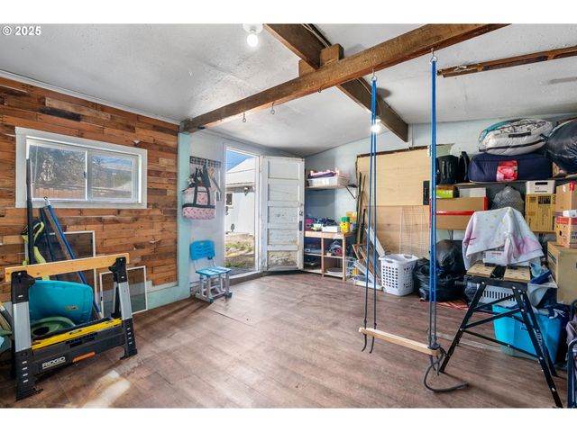 1508 E 12TH St, The Dalles, OR 97058