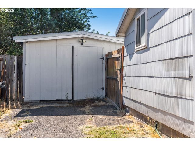 1508 E 12TH St, The Dalles, OR 97058