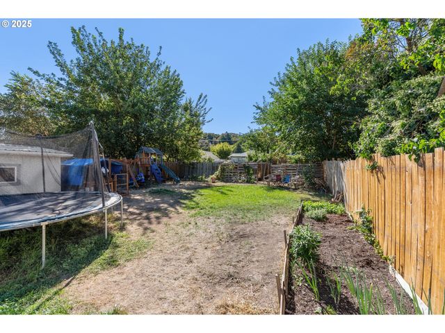 1508 E 12TH St, The Dalles, OR 97058