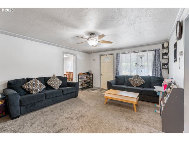 1508 E 12TH St, The Dalles, OR 97058