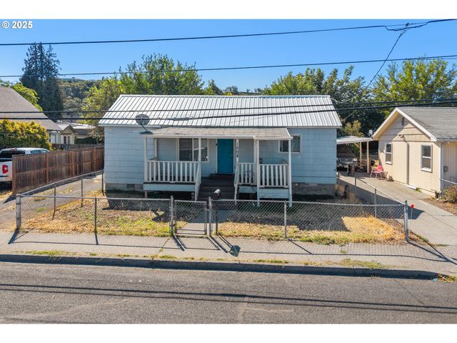 1508 E 12TH St, The Dalles, OR 97058