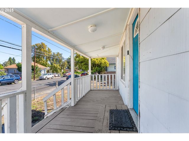 1508 E 12TH St, The Dalles, OR 97058