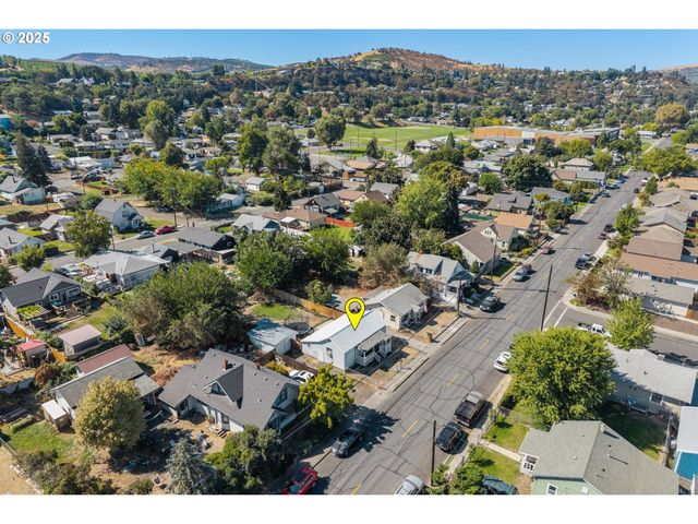 1508 E 12TH St, The Dalles, OR 97058