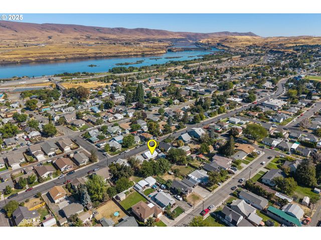 1508 E 12TH St, The Dalles, OR 97058