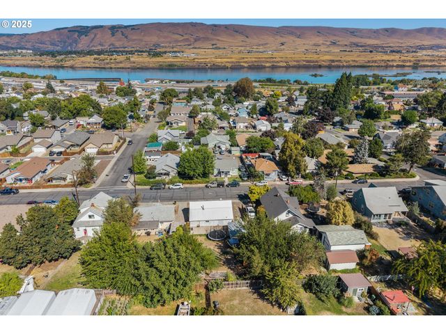 1508 E 12TH St, The Dalles, OR 97058