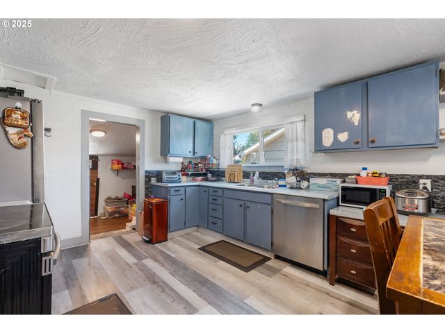 1508 E 12TH St, The Dalles, OR 97058