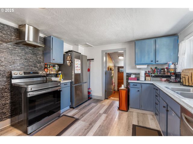 1508 E 12TH St, The Dalles, OR 97058