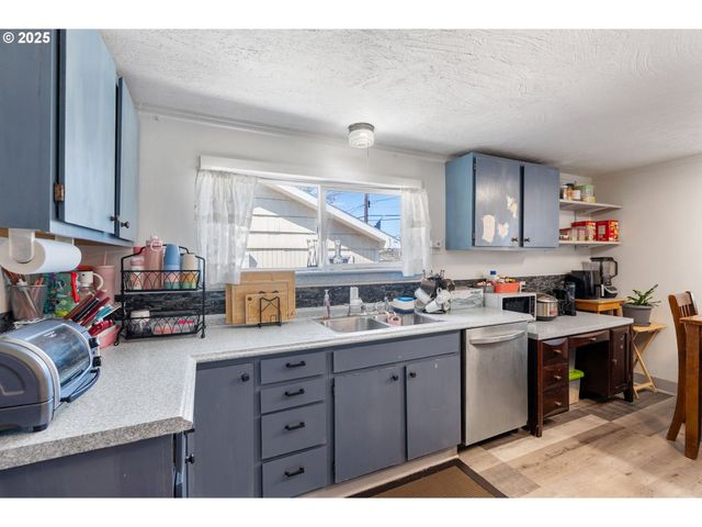 1508 E 12TH St, The Dalles, OR 97058