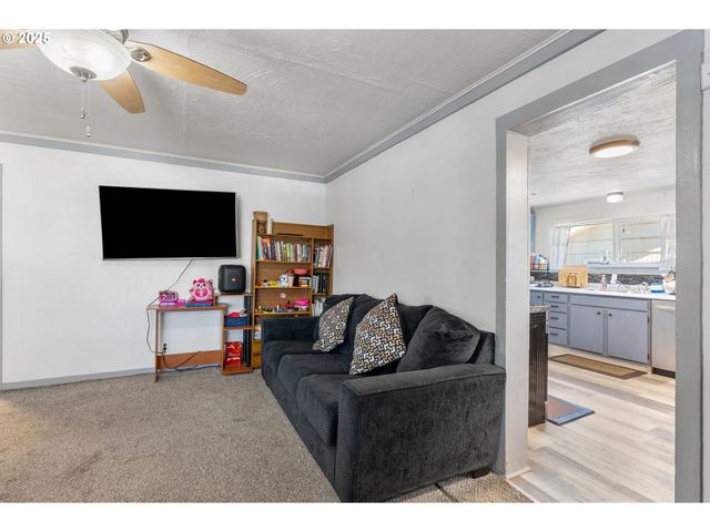 1508 E 12TH St, The Dalles, OR 97058