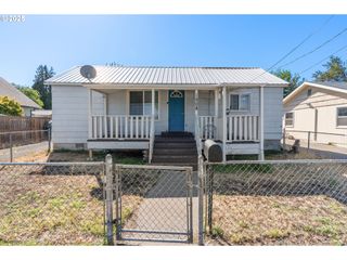 1508 E 12TH St, The Dalles, OR 97058