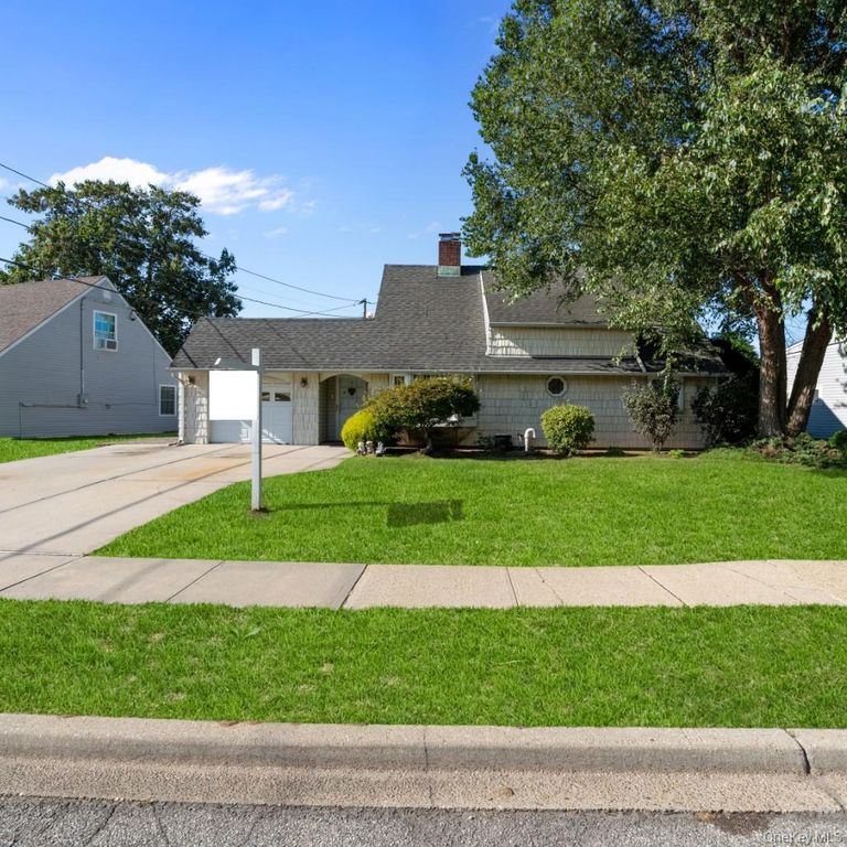 27 Eden Lane, Levittown, NY 11756 — exterior