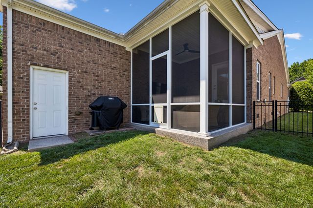 5003 Clover Meadows Dr, Franklin, TN 37067