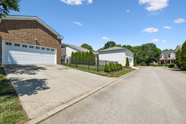 5003 Clover Meadows Dr, Franklin, TN 37067