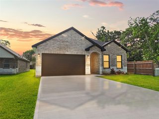 518 S 4th Street, La Porte, TX 77571