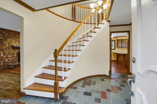 661 CRANDALL DR, State College, PA 16803