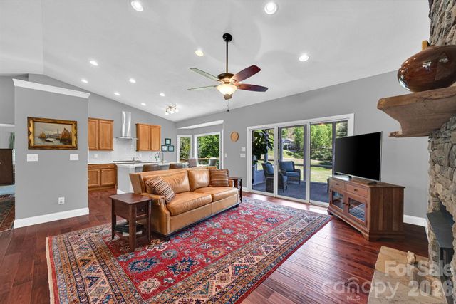 108 Fairway Knoll Drive 108, Hendersonville, NC 28739
