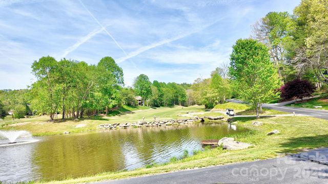 108 Fairway Knoll Drive 108, Hendersonville, NC 28739