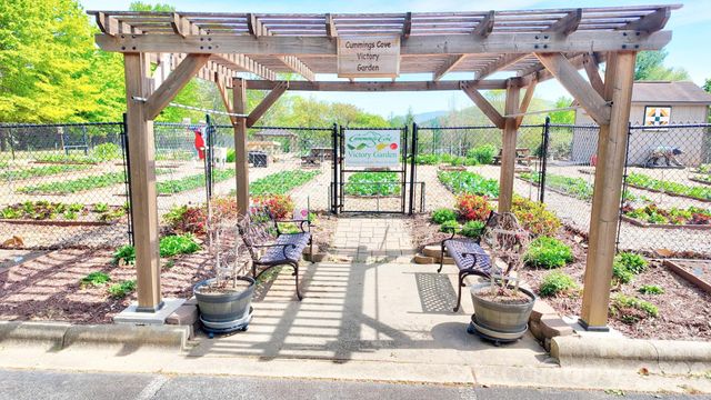 108 Fairway Knoll Drive 108, Hendersonville, NC 28739