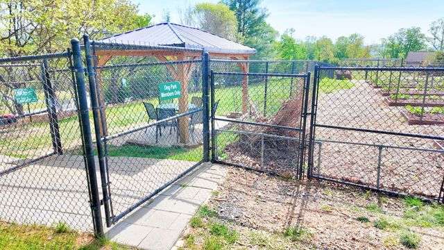 108 Fairway Knoll Drive 108, Hendersonville, NC 28739