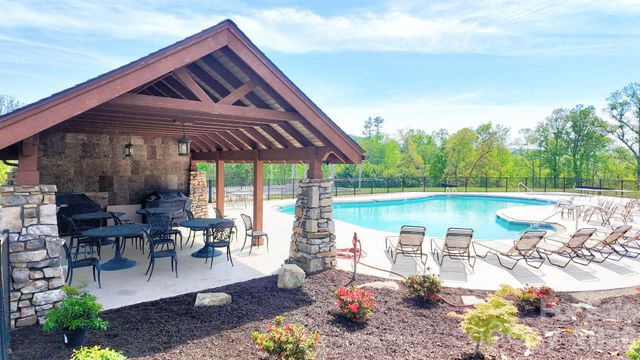 108 Fairway Knoll Drive 108, Hendersonville, NC 28739