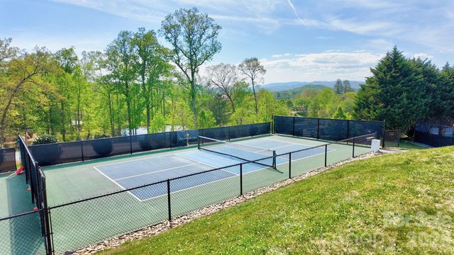 108 Fairway Knoll Drive 108, Hendersonville, NC 28739