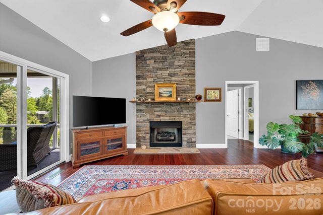 108 Fairway Knoll Drive 108, Hendersonville, NC 28739