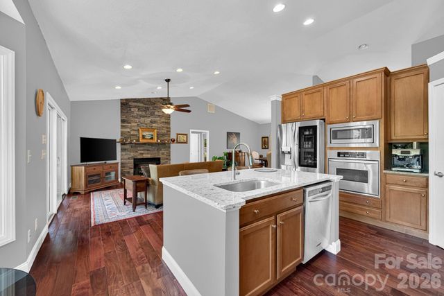 108 Fairway Knoll Drive 108, Hendersonville, NC 28739