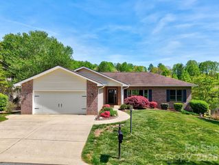 108 Fairway Knoll Drive 108, Hendersonville, NC 28739
