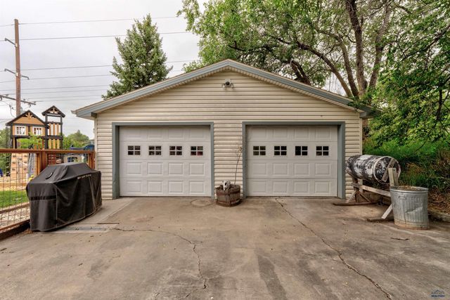 2511 WILSON AVE, Hot Springs, SD 57747