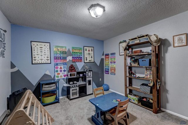 2511 WILSON AVE, Hot Springs, SD 57747