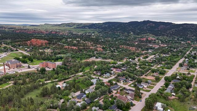 2511 WILSON AVE, Hot Springs, SD 57747