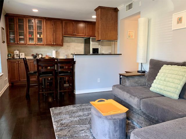 407 E 45th ST 116, Austin, TX 78751