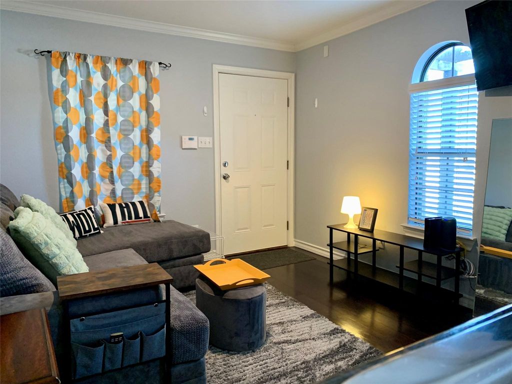 407 E 45th ST 116, Austin, TX 78751