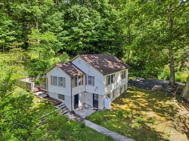 19 Woodlawn Road, Putnam Valley, NY 10579