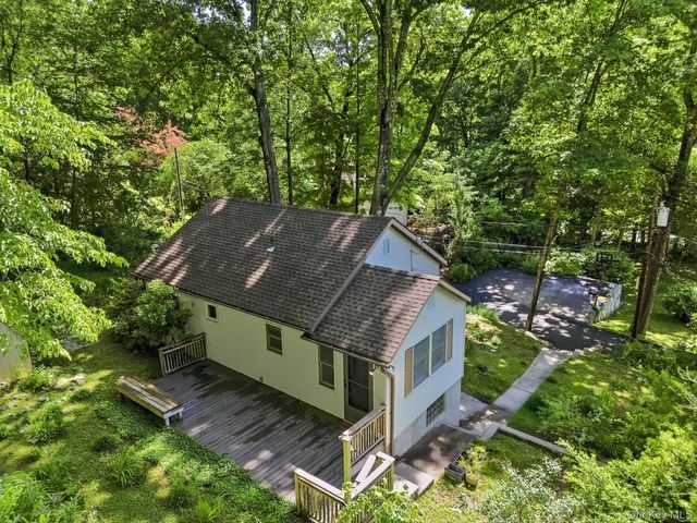 19 Woodlawn Road, Putnam Valley, NY 10579