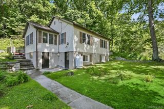 19 Woodlawn Road, Putnam Valley, NY 10579