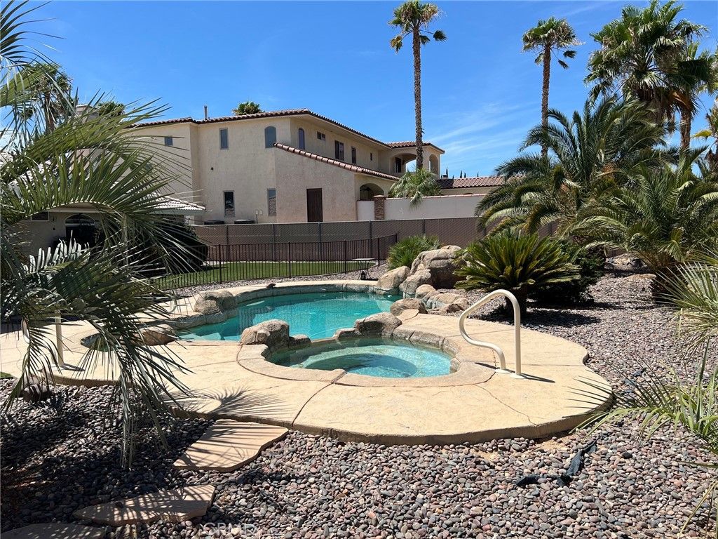Image 12 of property listing at 7692 Calpella, Hesperia, CA 92345